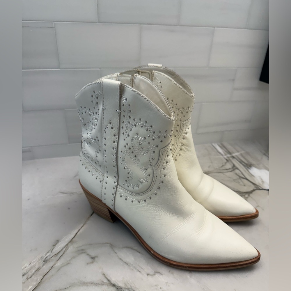 Dolce Vita Solow White/Cream Western Ankle Boots 9